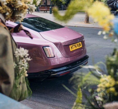 Rolls Royce Finds The Proverbial Fountain Of Youth You Won t Believe How Old The Average Spectre Owner Is